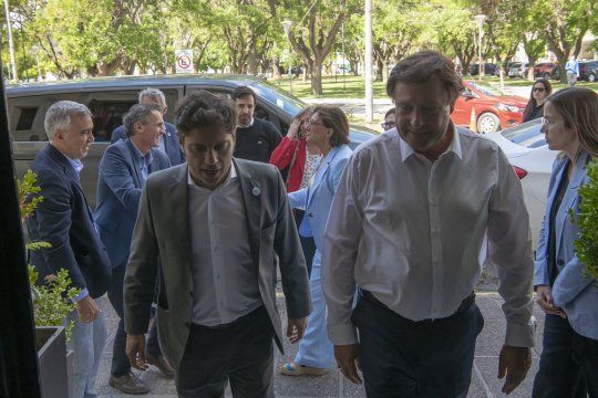 axel kicillof visito a su par de rio negro y dejo atras el conflicto por la planta de gnl