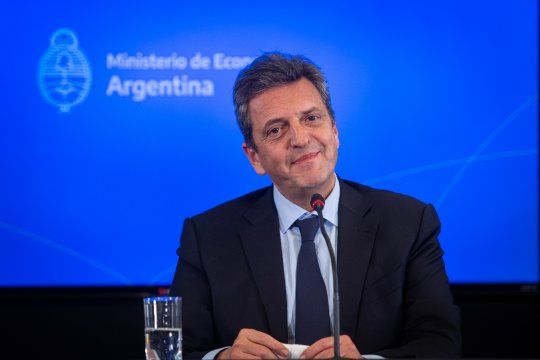 Según una evaluación del CENE, Sergio Massa aprobó su primer mes como Ministro de Economía.