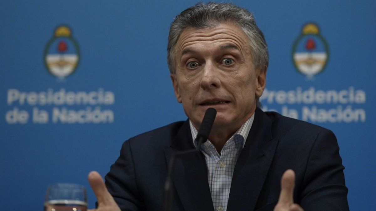 Macri puso su libro a la venta y estallaron las burlas ...