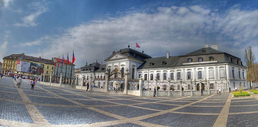 El palacio Grassalkovich en la plaza Hodžovo de Bratislava