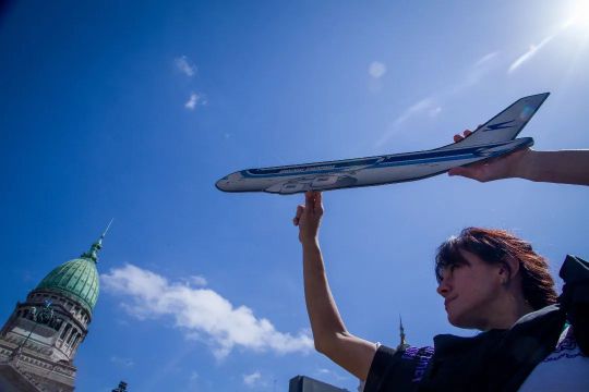 funcionario de kicillof se metio en el debate por la privatizacion de aerolineas argentinas: hay un negocio