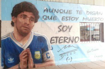 Pintaron un mural de Diego Maradona con la letra “Las verdades”, de Sueño de Pescado, en San Cristóbal.
