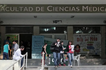 Bochazo en Medicina UNLP: 800 alumnos reprobaron un parcial de Anatomía