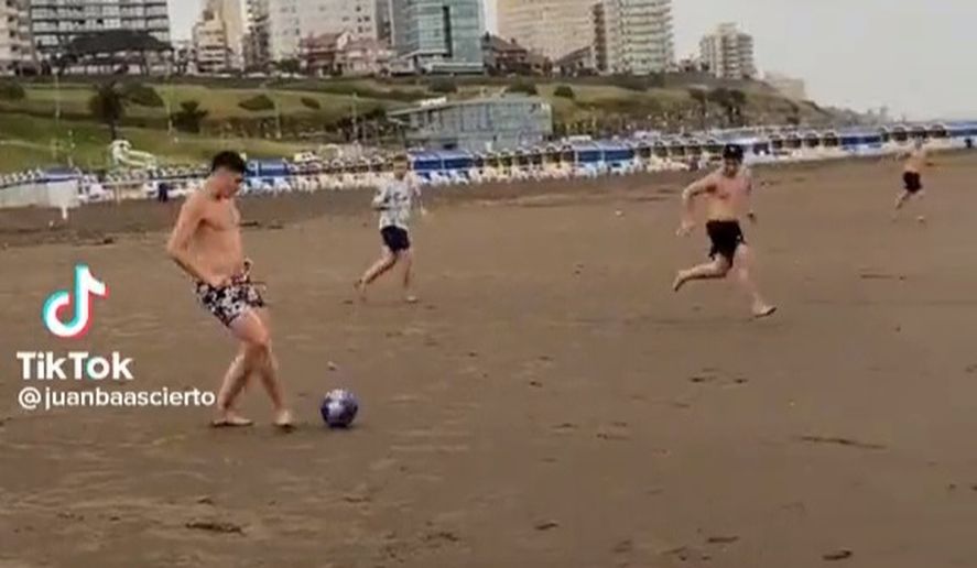 El gol de Di María a Francia recreado en Playa Varese de Mar del Plata