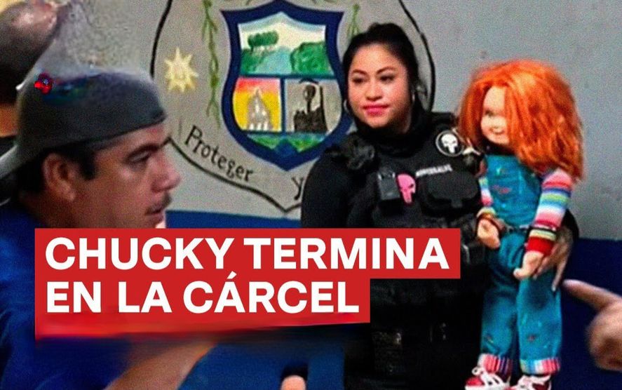 En México sancionaron a policía que esposó al muñeco Chucky