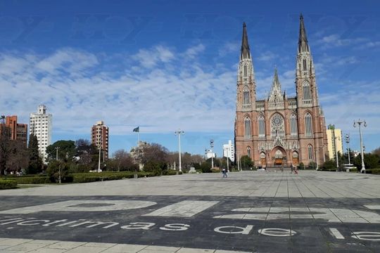 Según el Servicio Meteorológico Nacional (SMN), no se esperan lluvias durante el día, y la humedad relativa se mantendrá en torno al 60%, lo que garantiza un ambiente fresco y confortable.