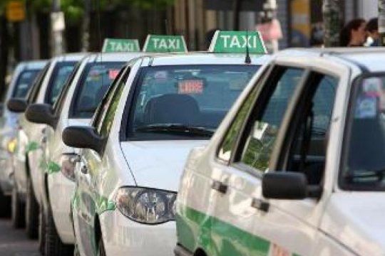 taxistas platenses presionan por un aumento de tarifas del 29% y exigen una sesion extraordinaria del concejo deliberante