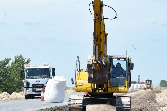 Provincia invierte más de $1800 millones en obras  en la Ruta 51 entre Azul y Tapalqué 