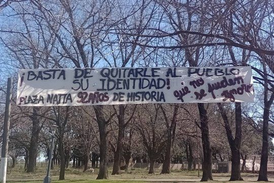 general rojo, el pueblo de san nicolas que se resiste a que el municipio les quite su plaza