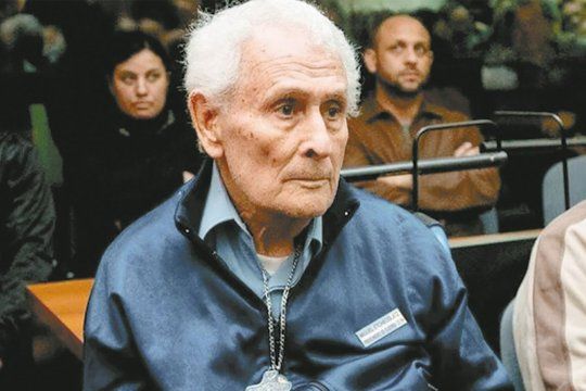 El represor Miguel Etchecolatz murió hoy a los 93 años