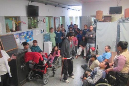 el drama de una ong: atienden a discapacitados pobres, pero la provincia y ioma no les pagan