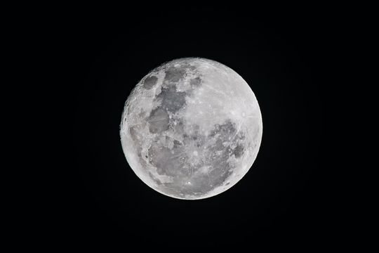 Luna llena enero 2023: qué es y cuándo ver la Luna de Lobo.