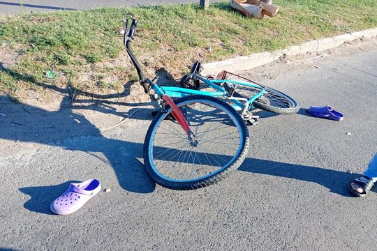 un ciclista murio en la plata tras ser colisionado por una camioneta