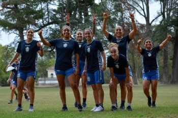 El fútbol femenino de Gimnasia se preparó con todo en Estancia Chica.
