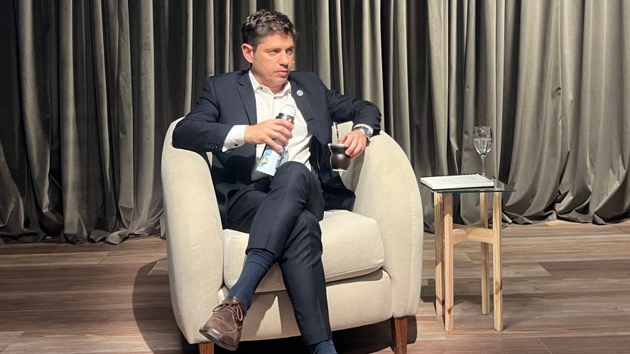 Axel Kicillof visitó los estudios de Infocielo Play para una extensa entrevista en Demasiado Humo.