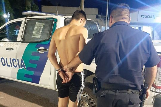 entradera en gonnet: tres delincuentes redujeron a un jubilado y uno cayo en city bell