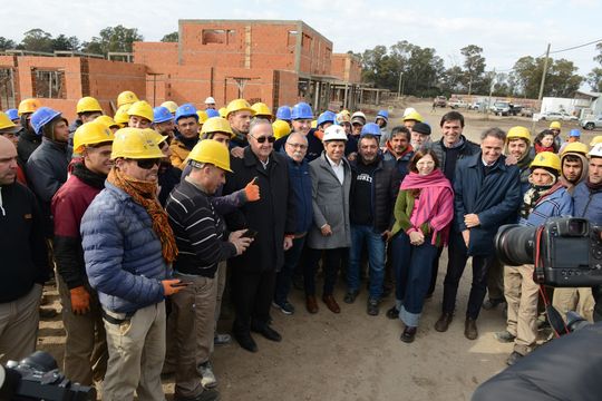 axel kicillof dio vuelta la pagina y mostro obras en un distrito opositor: el estado esta para esto