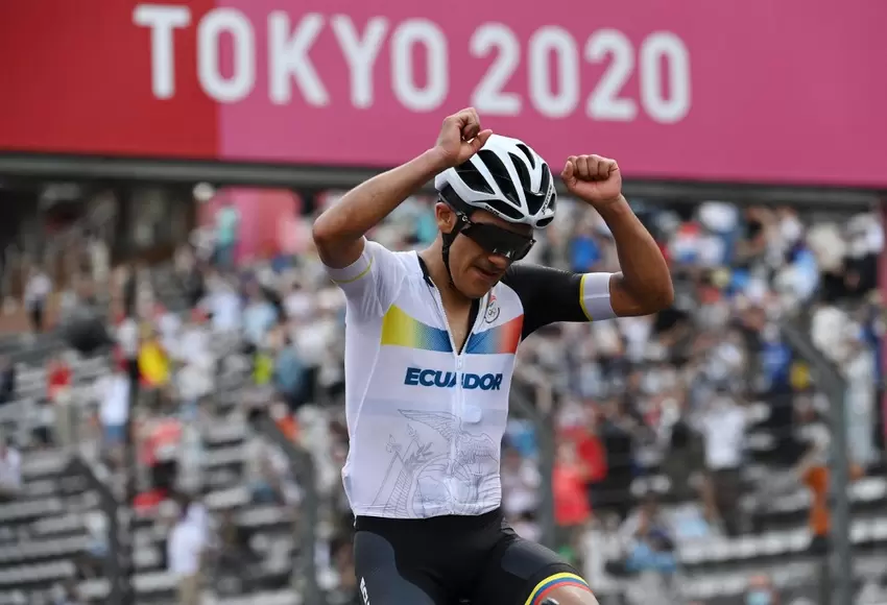 Richard Carapaz, oro en ciclismo ruta en los Juegos Ol&iacute;mpicos de Tokio 2020