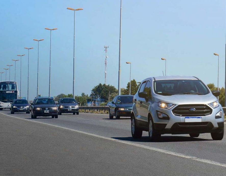 Tras una manifestación de camiones, se registran demoras y corte total en la Autopista Buenos Aires - La Plata, en el ingreso a CABA.