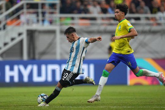 El Diablito Echeverri con la Selección Argentina ante Brasil en el Mundial Sub 17