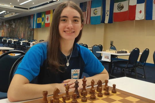 De Pilar al mundo: Candela Francisco es la nueva campeona juvenil de ajedrez.