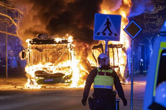 suecia recurre al ejercito para frenar ola de violencia de criminales