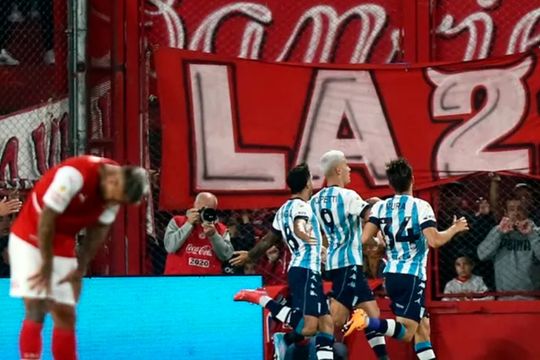 La celebración de Racing de visitante en Avellaneda: Independiente fue otro de los locales que no pudo festejar
