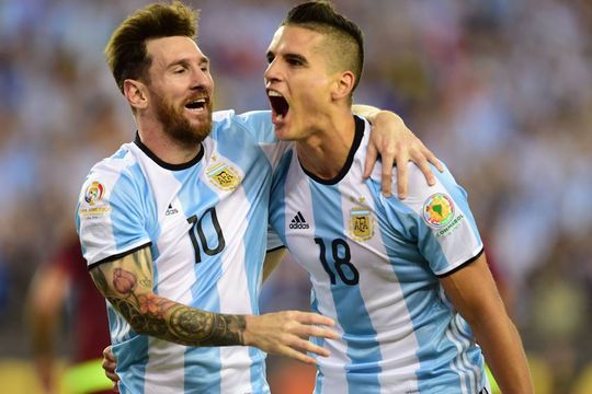 Messi y Lamela buscarán arrancar el 2022 con una importante premiación individual.