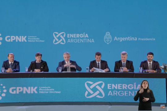 El presidente Alberto Fernández encabezó en Salliqueló la firma del contrato para construir el Gasoducto Néstor Kirchner. El primer gran acto de Sergio Massa.