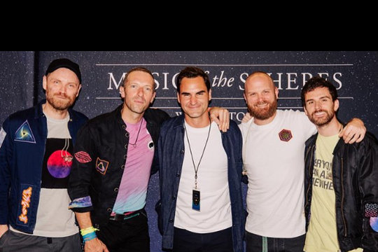 Roger Federer junto a Coldplay.