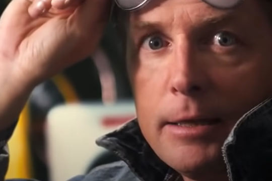 La imagen de un avejentado Michael Fox en la piel del intrépido Marty McFly le dio veracidad al tráiler de Volver al Futuro 4. Pero es falso.