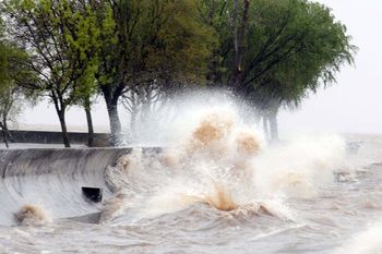 Advierten una nueva crecida del Río de la Plata para este martes.