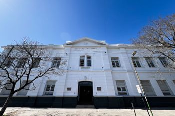 Así quedó la fachada de la Escuela Primaria Nº 21