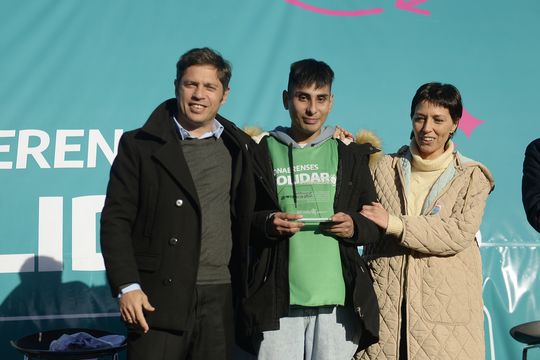 Axel Kicillof junto a la intendenta Mayra Mendoza en Quilmes.