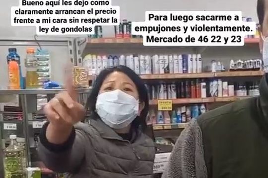 video: escrachan a un supermercado de la plata por remarcar precios y agredir a un cliente