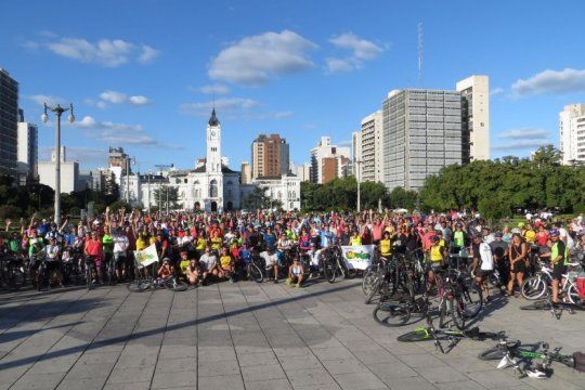 bicicleteada masiva: mas de 20 grupos de ciclistas salen a la calle a pedir seguridad