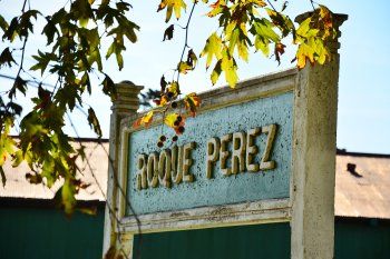 Roque Pérez es conocida como El pueblo de los Almacenes por la gran cantidad de pulperías y antiguos almacenes que conservan