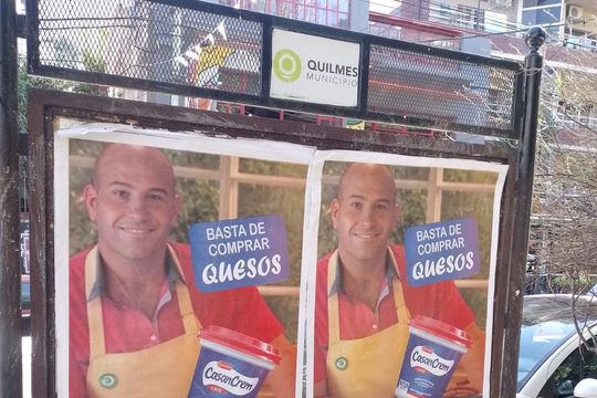 Se calienta la interna del PRO en Quilmes con afiches que tratan de queso a Martiniano Molina