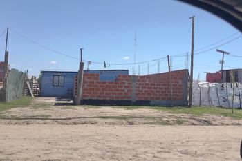 El municipio de La Plata pidió a la Justicia que ordene demoler las construcciones con ladrillo en la megatoma de Los Hornos.
