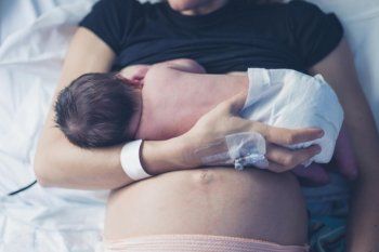 rompiendo mitos sobre el parto respetado: como son los nacimientos en donde se priorizan el deseo y los derechos de la mujer