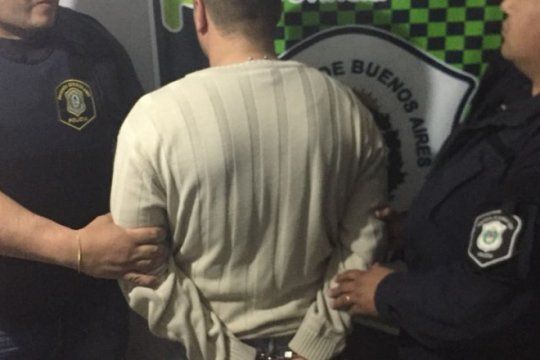 la plata: descubren que policia le alquilo su chaleco antibalas a un delincuente y lo desafectaron
