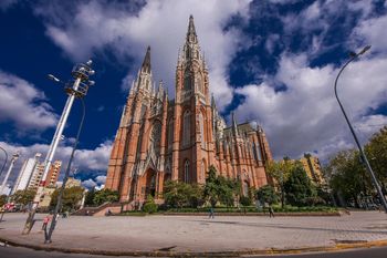 Aniversario 141° de La Plata: conocé 7 curiosidades de la emblemática Catedral platense. 