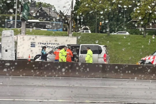 ramallo: asistian a victimas de un accidente de transito, los atropello un camion y los mato