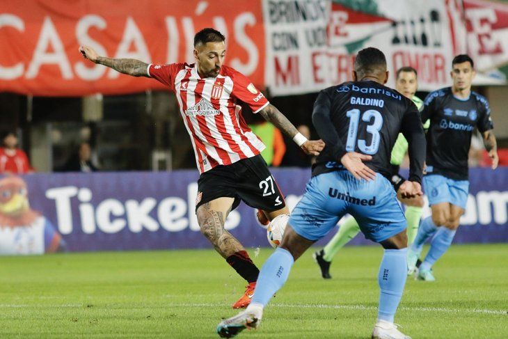 Javier Correa en el partido entre Estudiantes y Gremio por la fecha 3 de la Copa Libertadores 2024