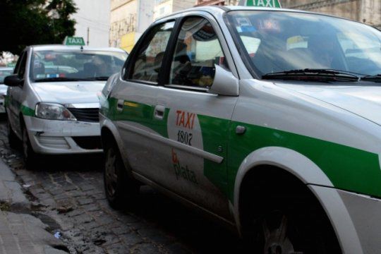escandalo y aumento: tras una pelea entre sindicalistas, los taxis suben un 20% en la plata