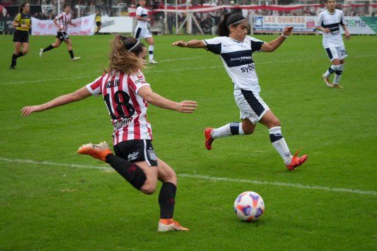 Estudiantes y Gimnasia se enfrentaron por la fecha 13 del fútbol femenino de AFA. (Foto: prensa EDLP)