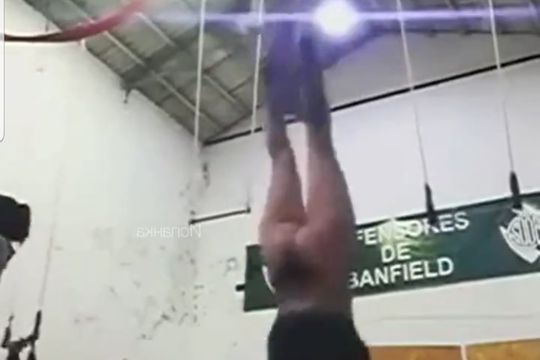 blooper: la gimnasta de banfield a la que se le caen los pantalones