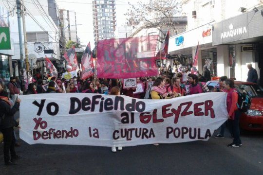 masiva marcha en quilmes para exigir la reapertura de un centro cultural clausurado