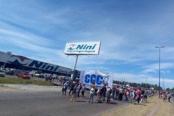 La Corriente Clasista Combativa en La Plata concentró en las inmediaciones del Nini.