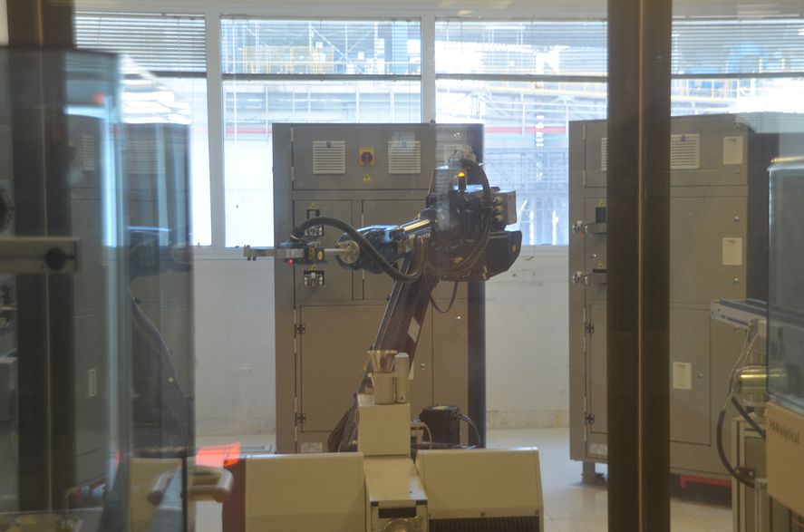 El Laboratorio de Loma Negra y su “robot estrella” para testear el producto 